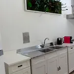 Interno 9 בארי