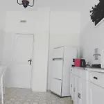 Interno 9 בית הארחה